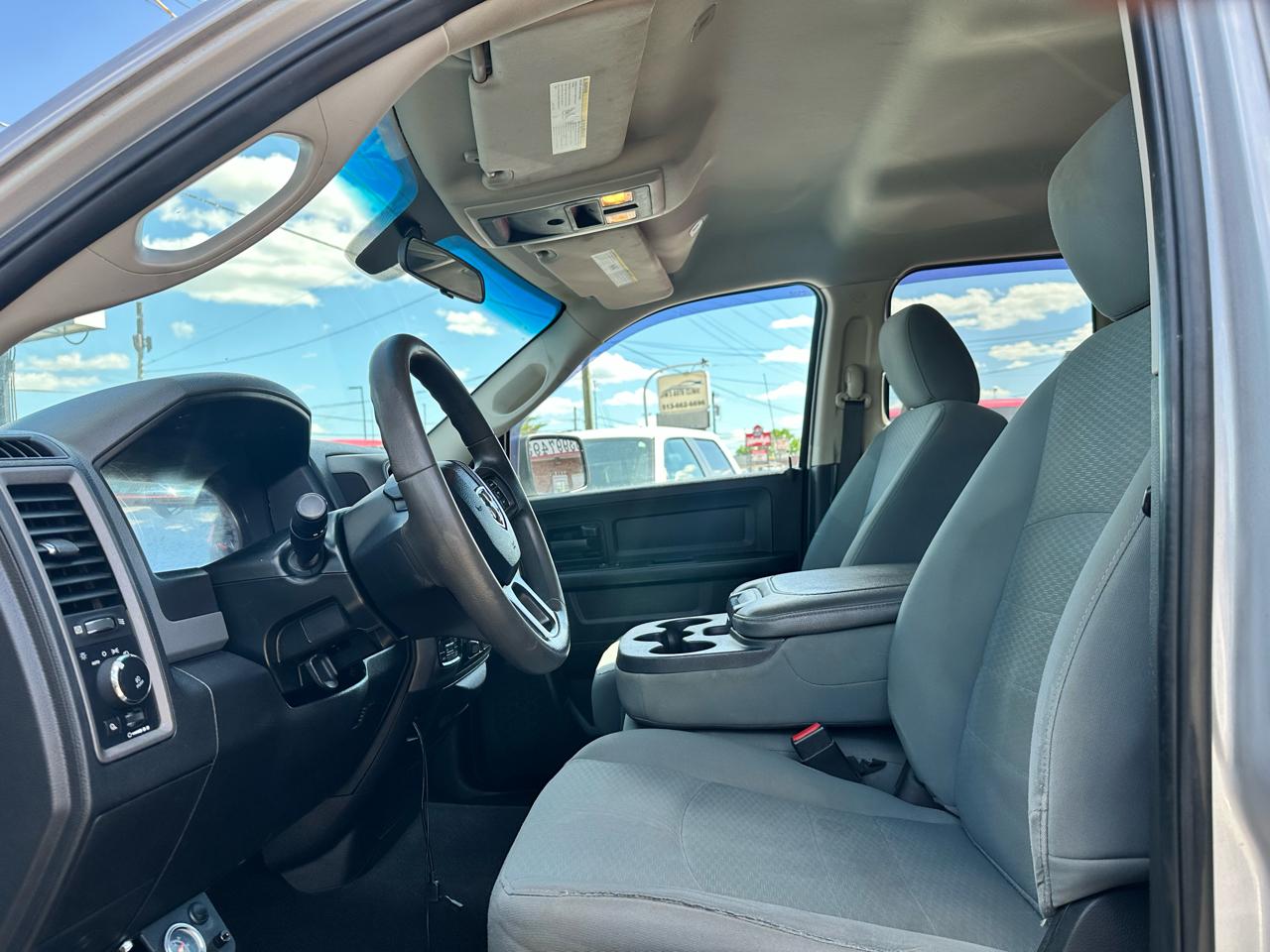 RAM 1500 Tradesman Quad Cab 4WD 2018