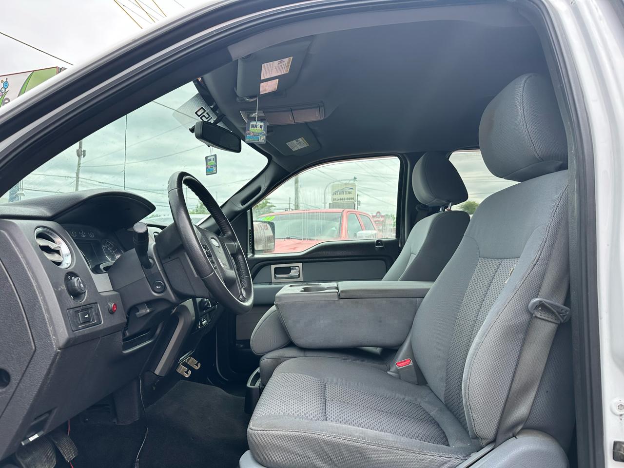 Ford F-150 4WD Reg Cab 145" XLT 2011