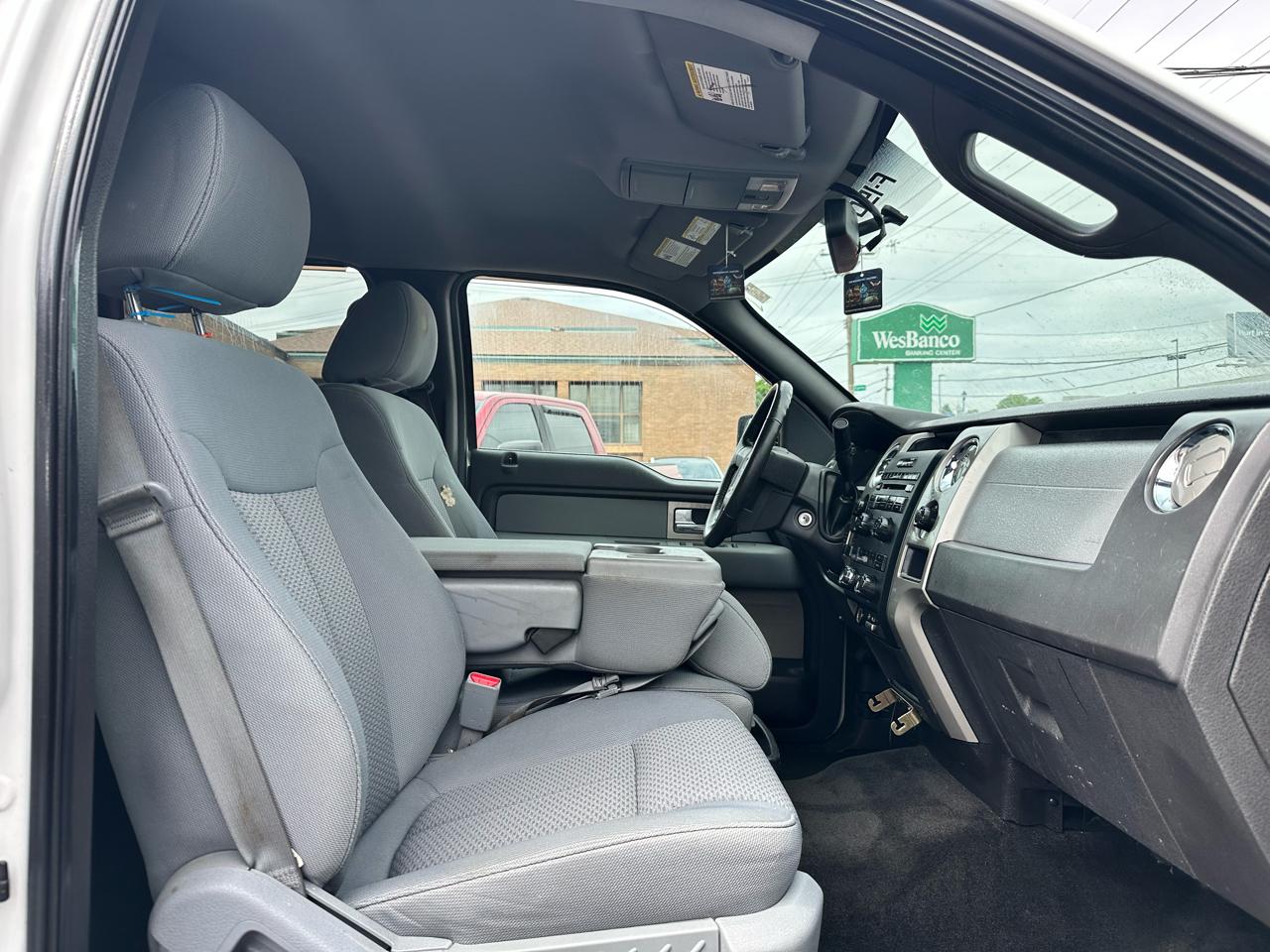 Ford F-150 4WD Reg Cab 145" XLT 2011