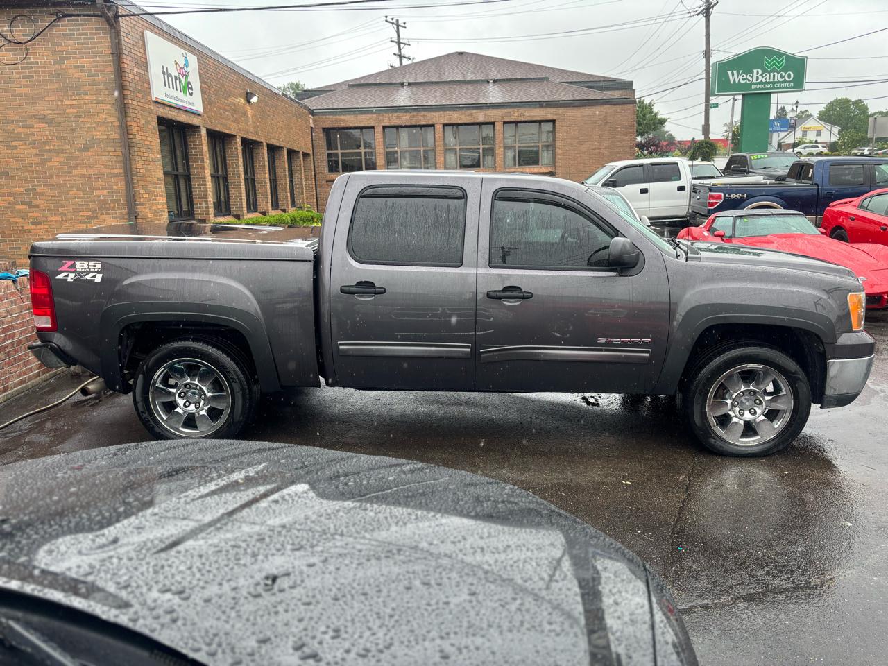 GMC Sierra 1500 SLE Crew Cab 4WD 2010