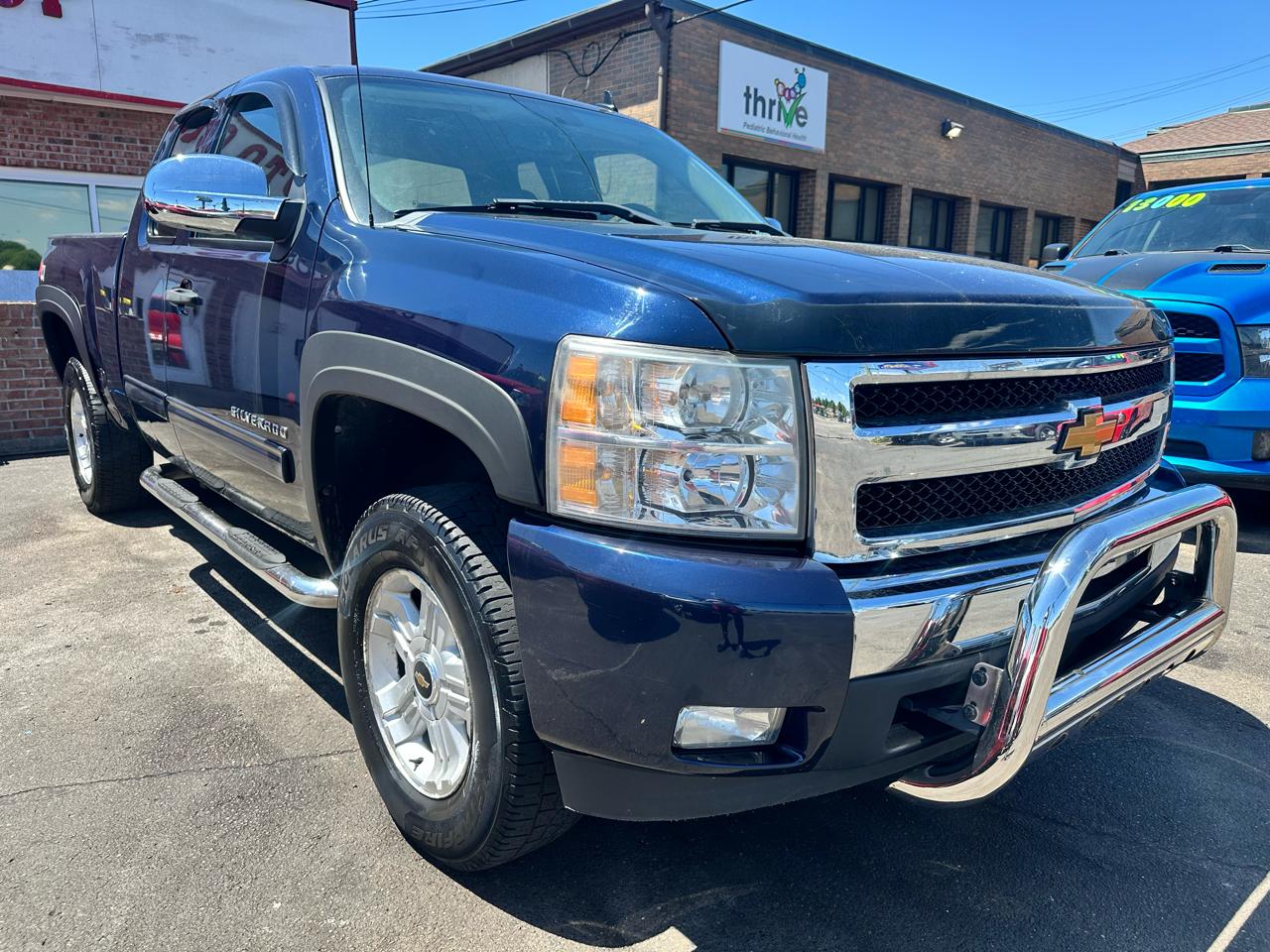 Chevrolet Silverado 1500 4WD Crew Cab 143.5" LT 2011