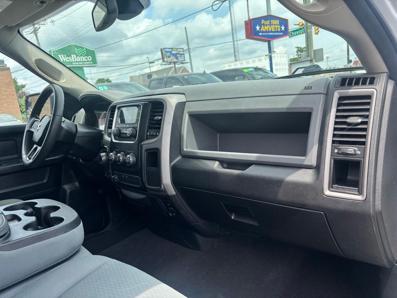 RAM 1500 4WD Crew Cab 140.5" Outdoorsman 2018