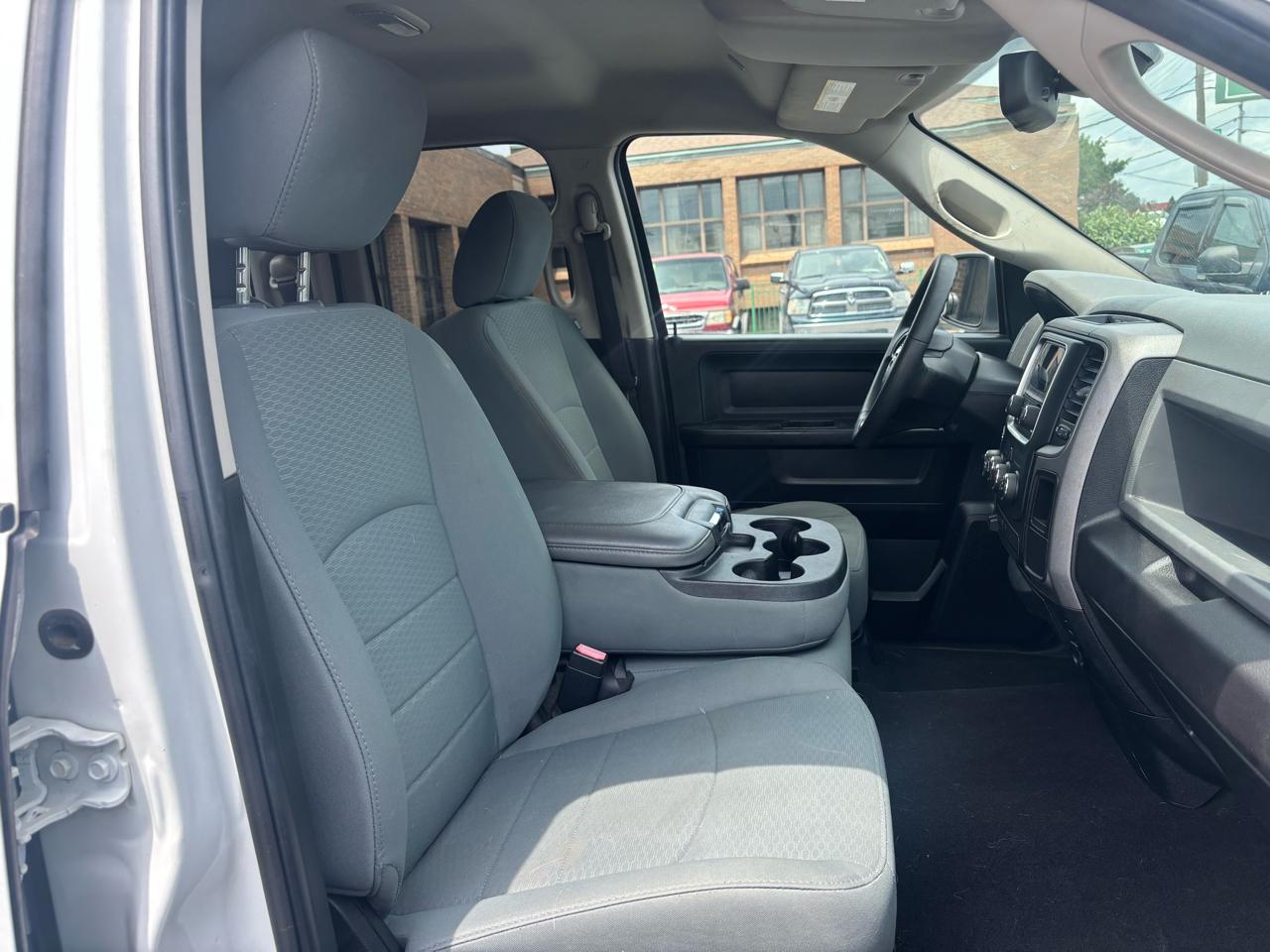 RAM 1500 4WD Crew Cab 140.5" Outdoorsman 2018