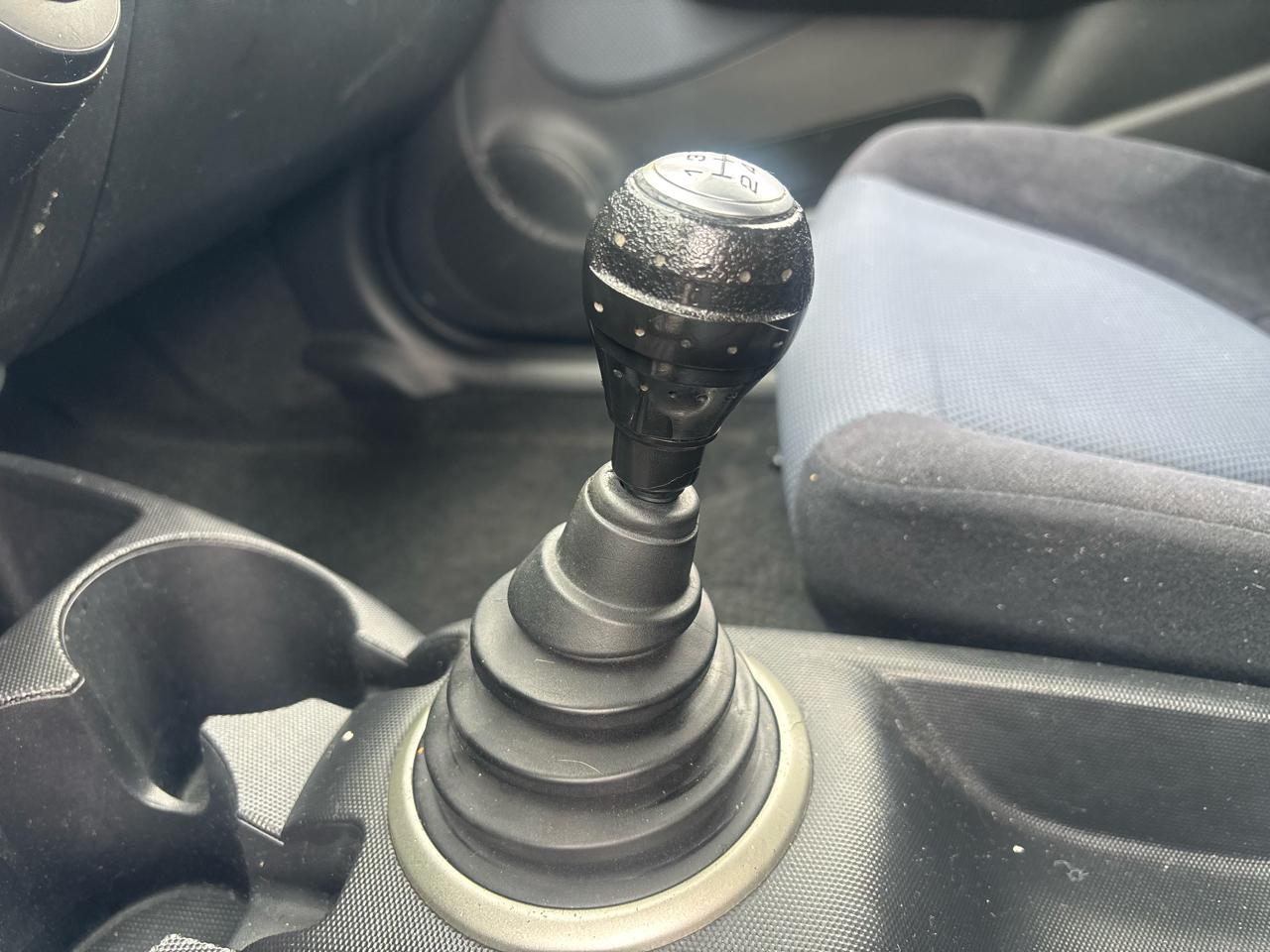 Honda Fit Sport 5-Speed MT 2007