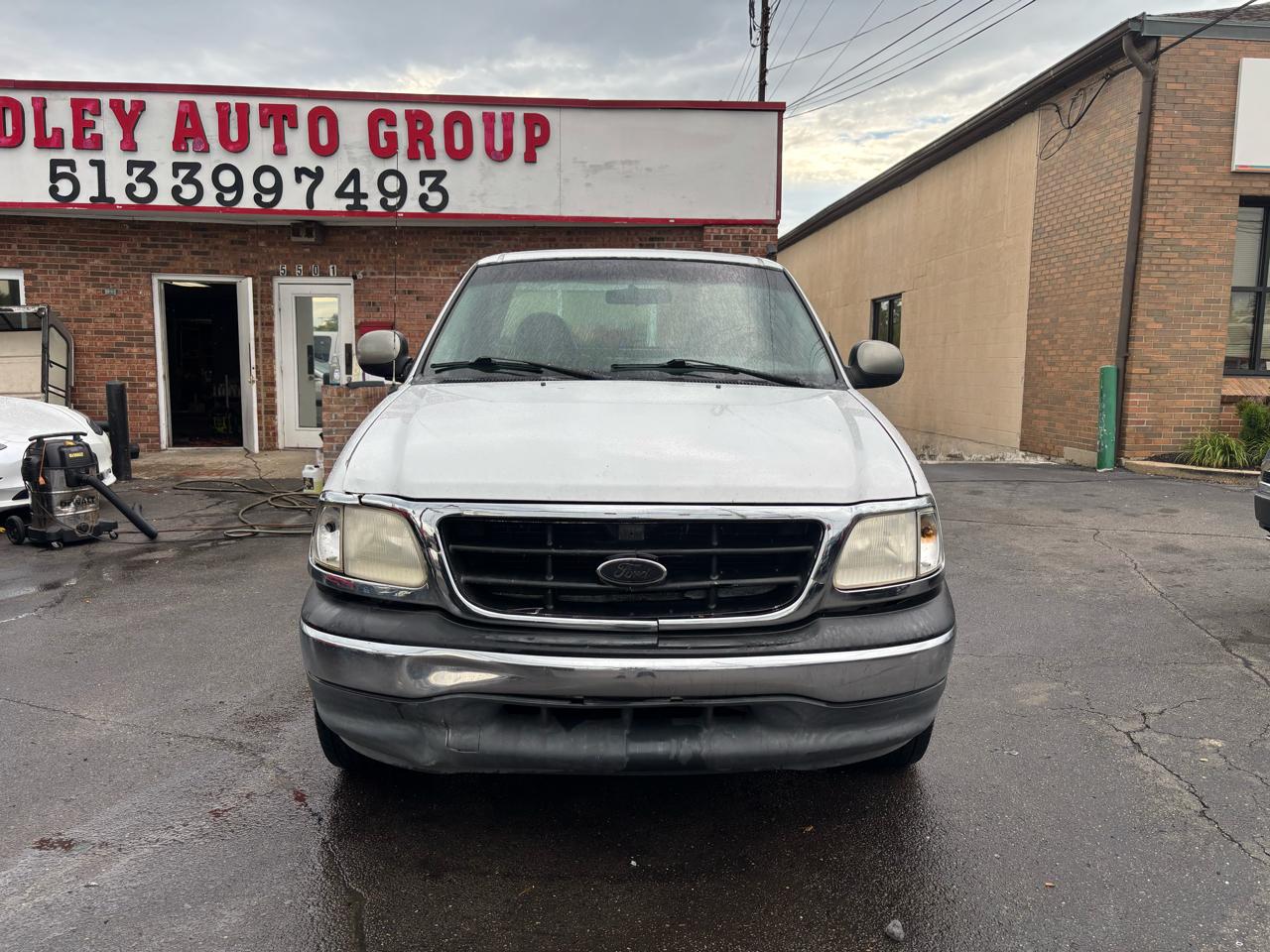 Ford F-150 WS Reg. Cab Long Bed 2WD 2000