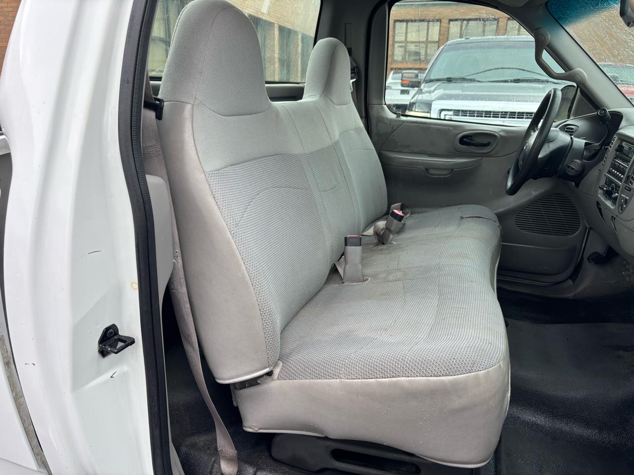 Ford F-150 WS Reg. Cab Long Bed 2WD 2000