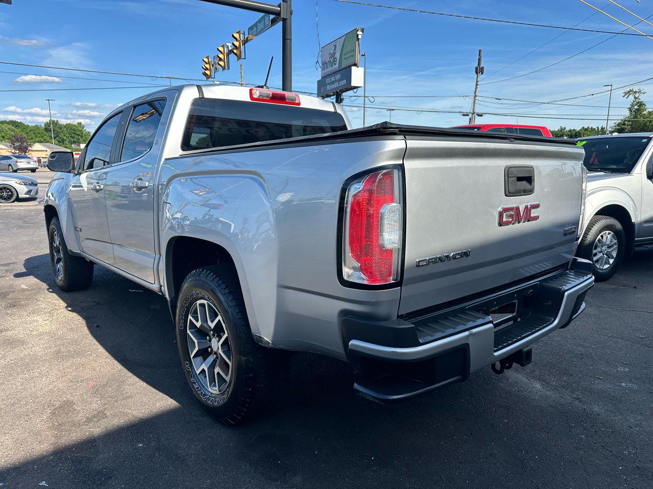 GMC Canyon SLE Crew Cab 4WD Short Box 2015