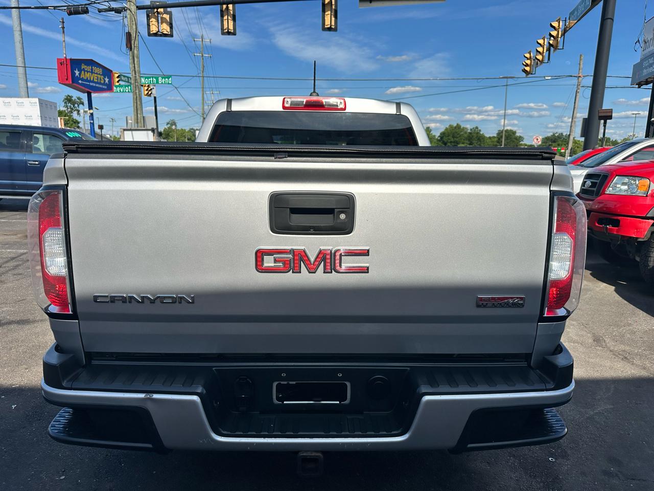 GMC Canyon SLE Crew Cab 4WD Short Box 2015