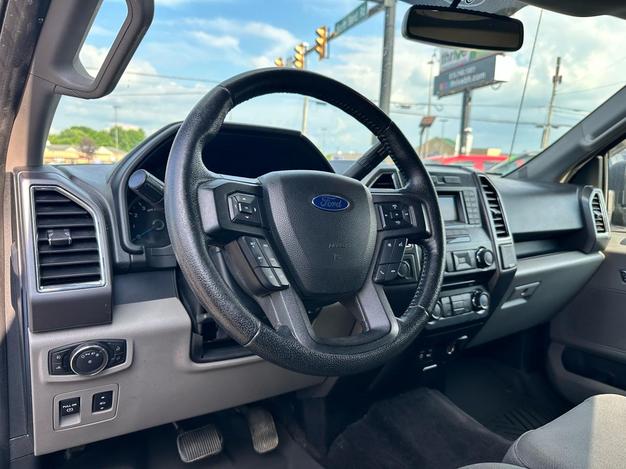 Ford F-150 4WD Reg Cab 141" XLT 2015