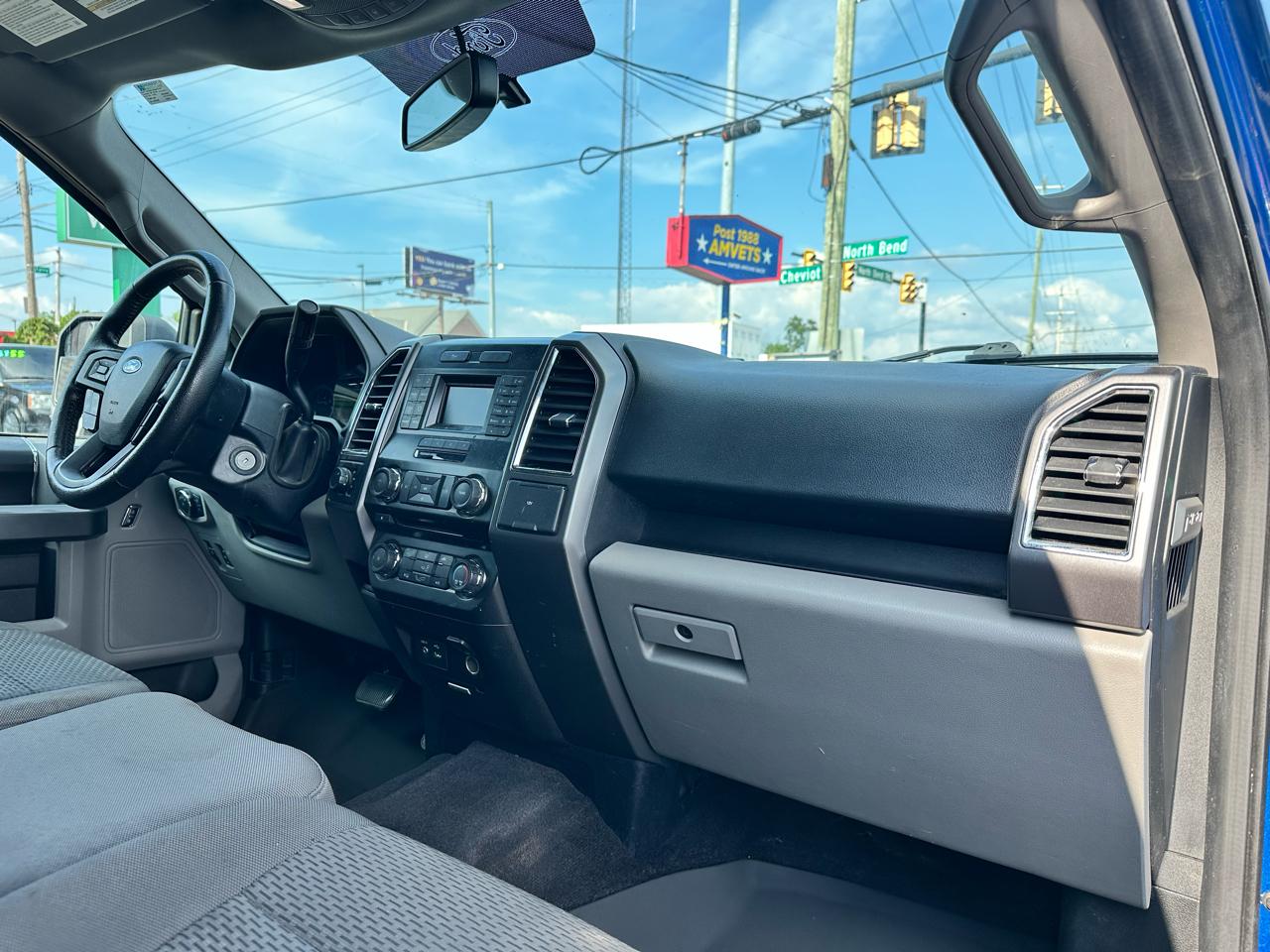 Ford F-150 4WD Reg Cab 141" XLT 2015