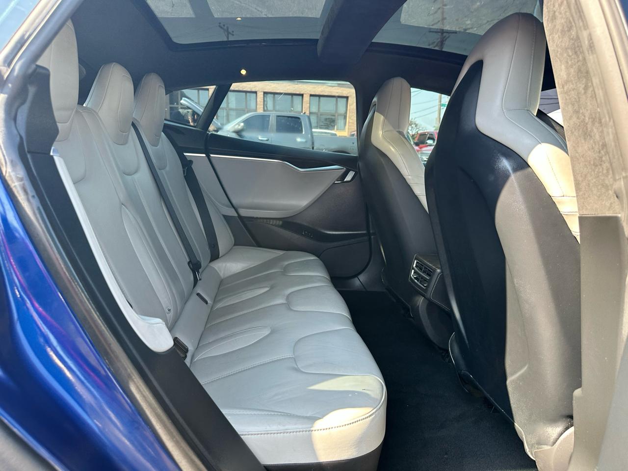 Tesla Model S 85D 2015