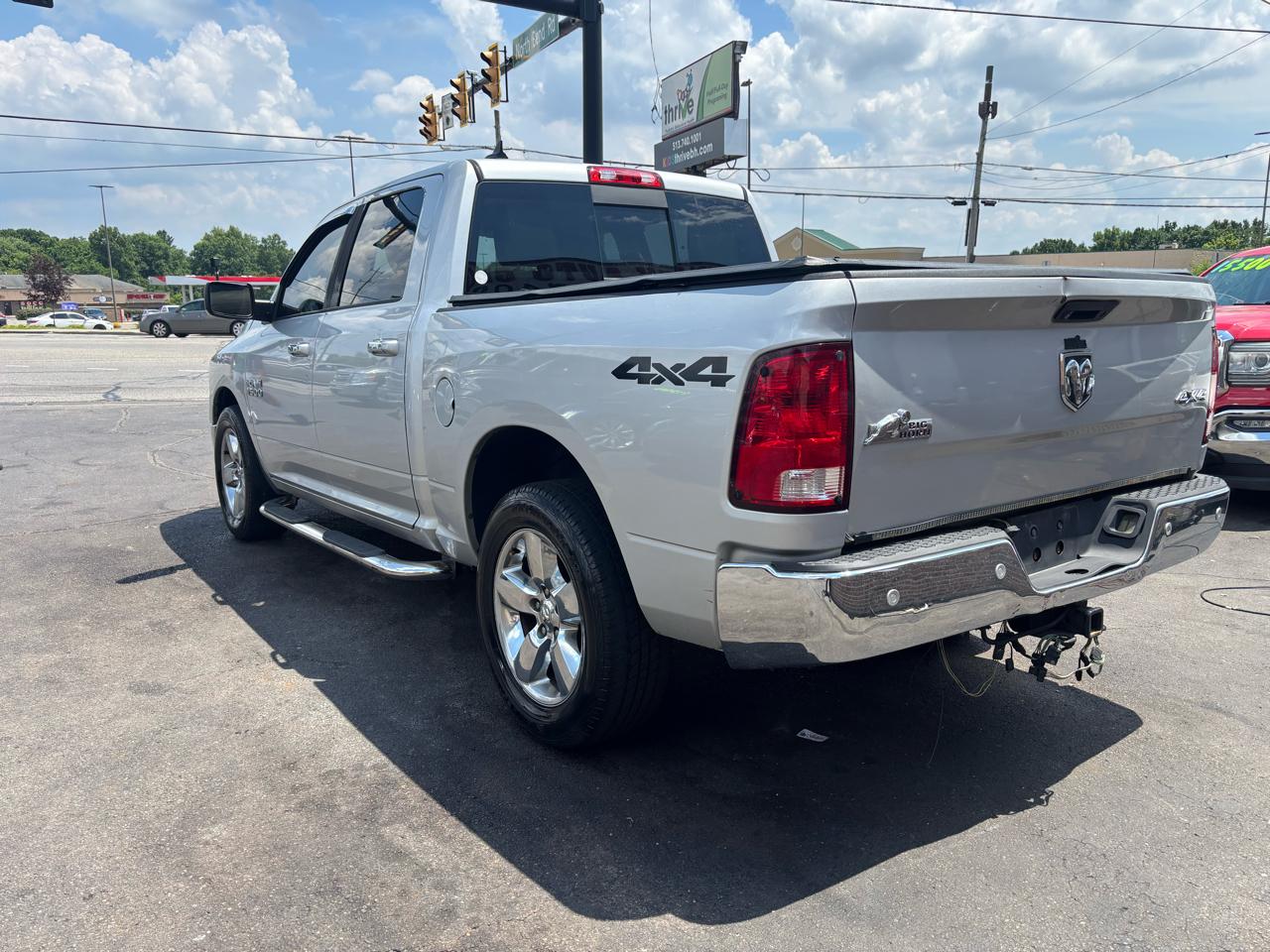 RAM 1500 SLT Crew Cab SWB 4WD 2015