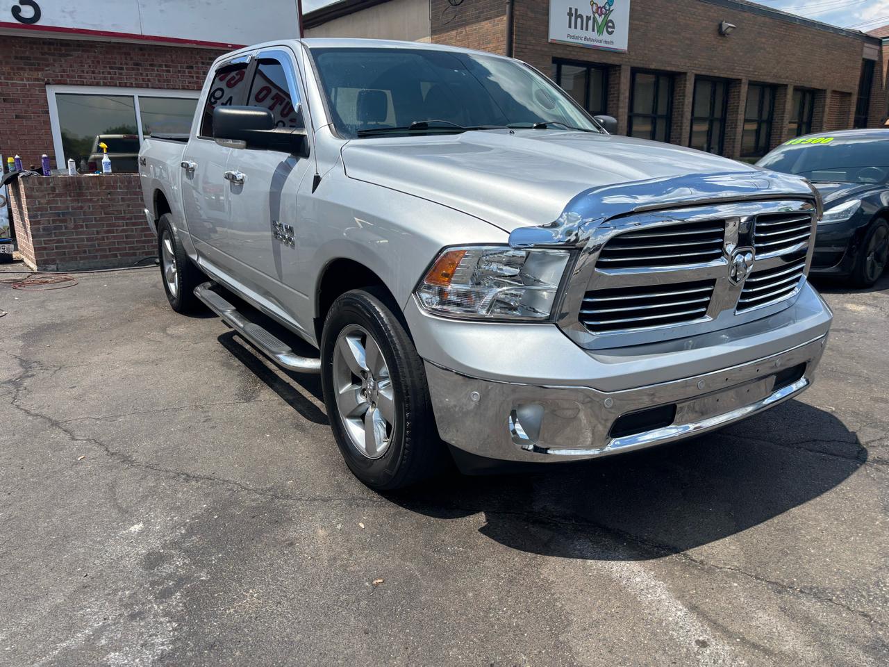 RAM 1500 SLT Crew Cab SWB 4WD 2015