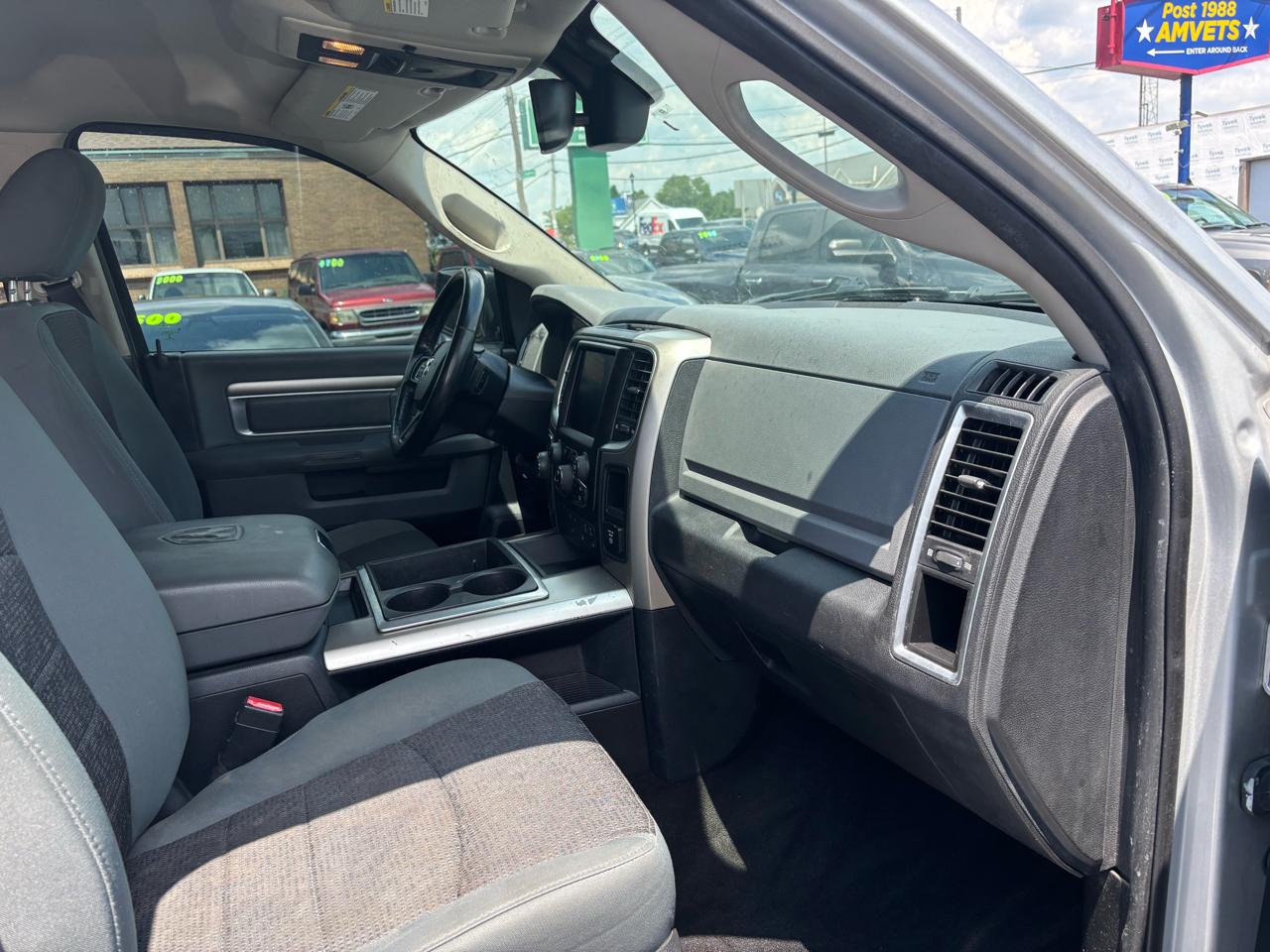 RAM 1500 SLT Crew Cab SWB 4WD 2015