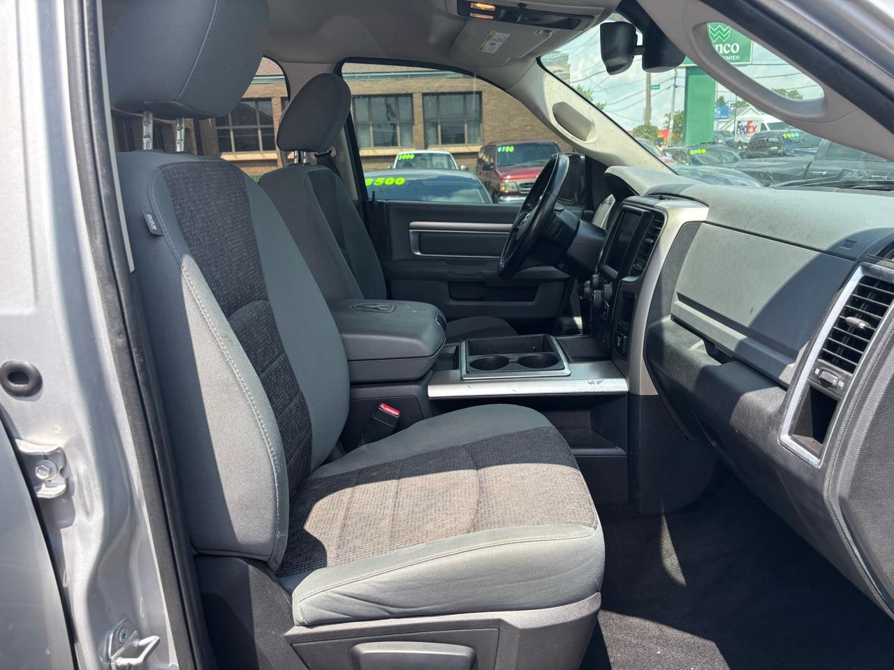 RAM 1500 SLT Crew Cab SWB 4WD 2015
