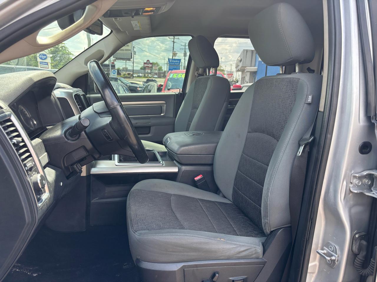 RAM 1500 SLT Crew Cab SWB 4WD 2015