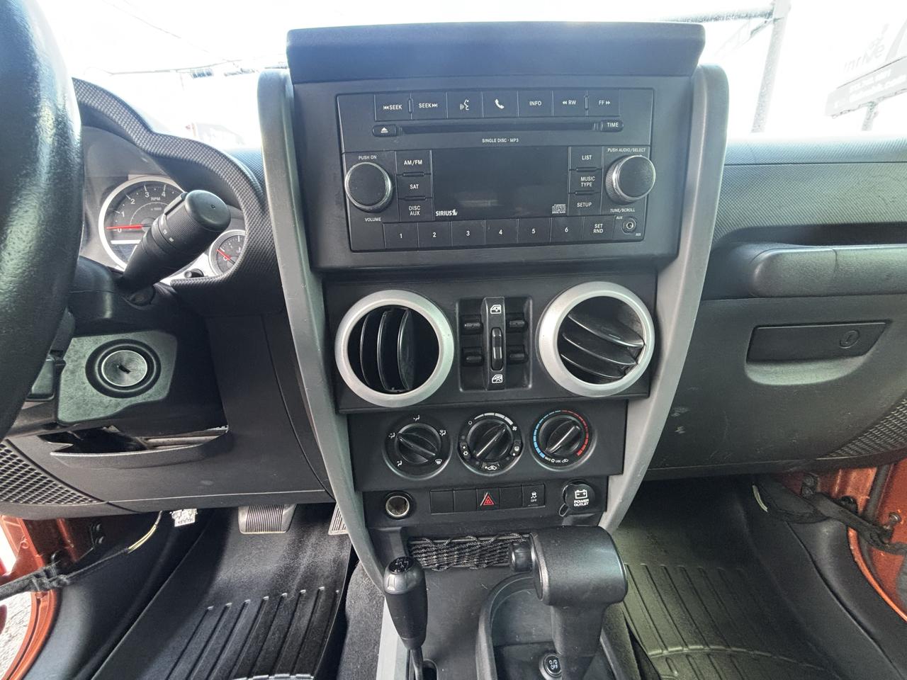 Jeep Wrangler Unlimited Sahara 4WD 2010