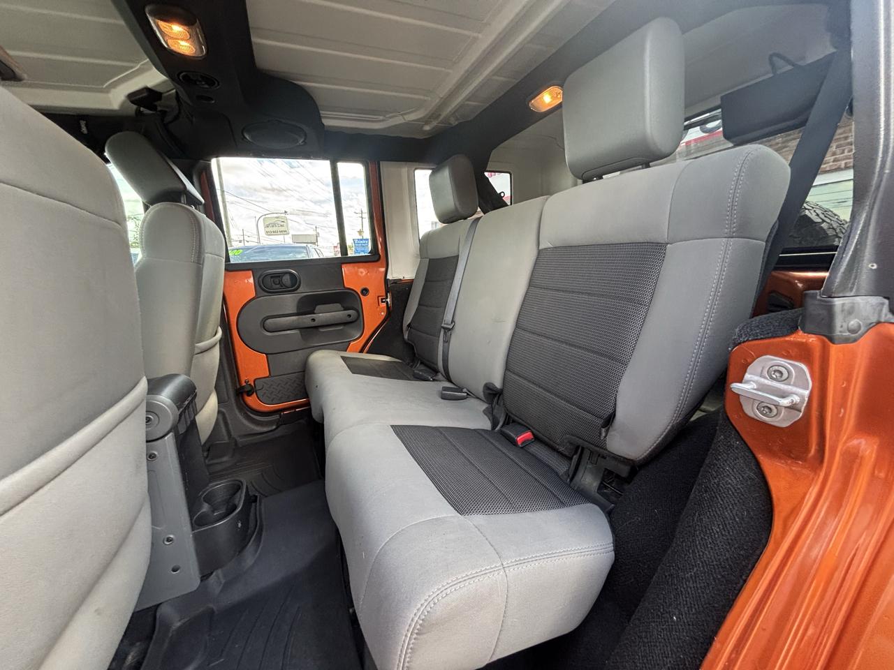 Jeep Wrangler Unlimited Sahara 4WD 2010
