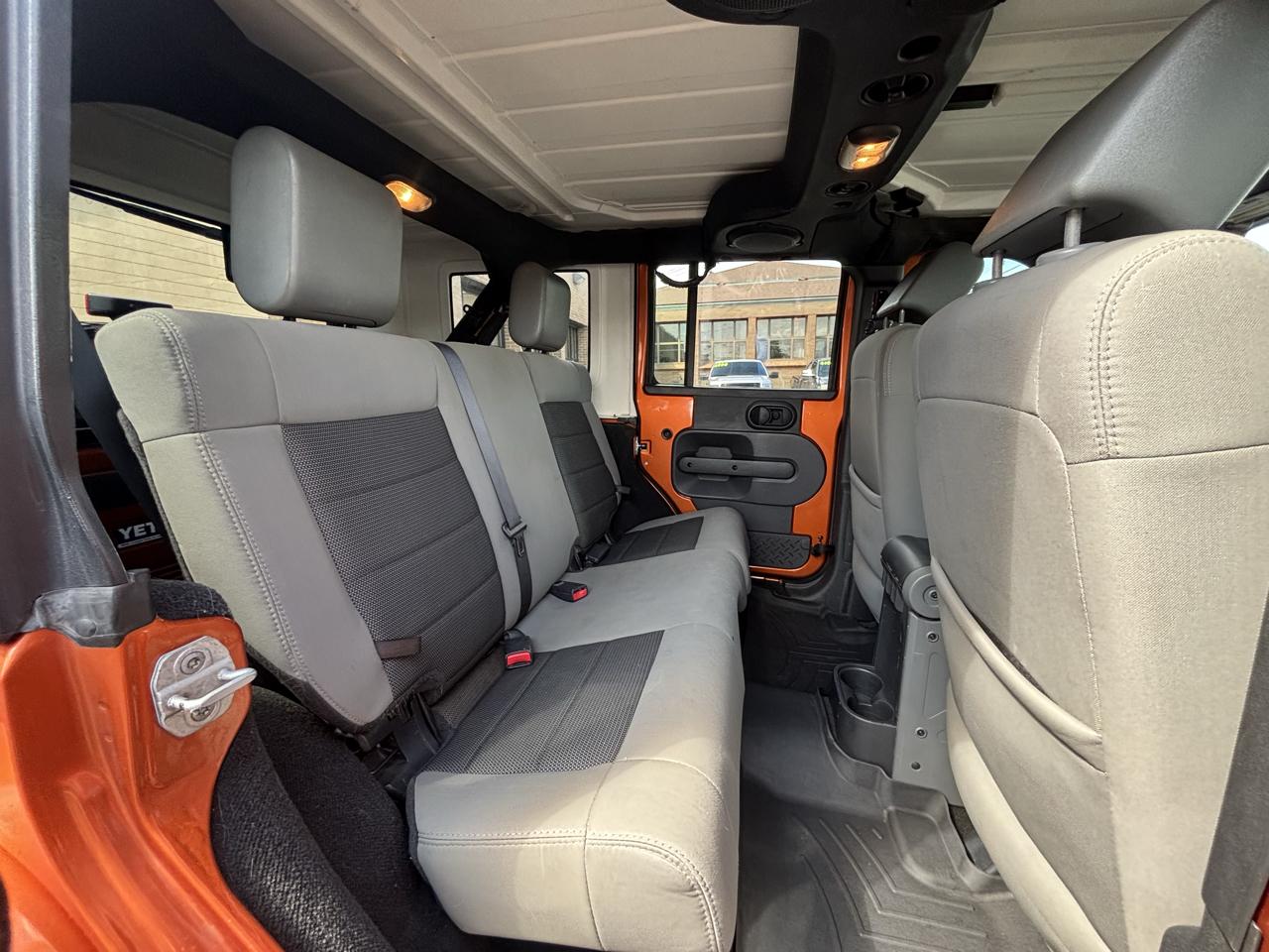 Jeep Wrangler Unlimited Sahara 4WD 2010