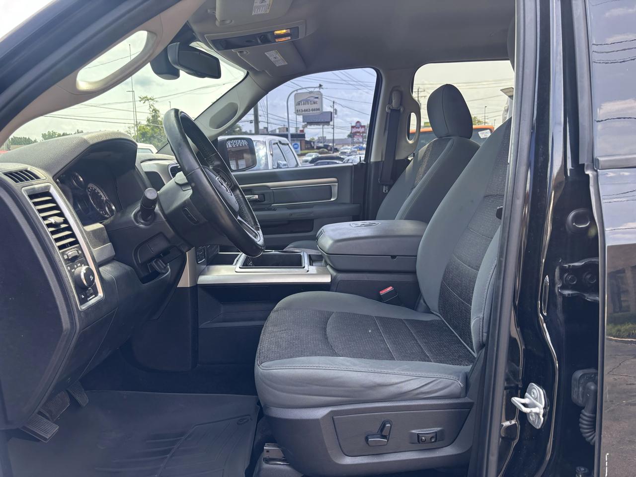 RAM 1500 SLT Crew Cab SWB 4WD 2015