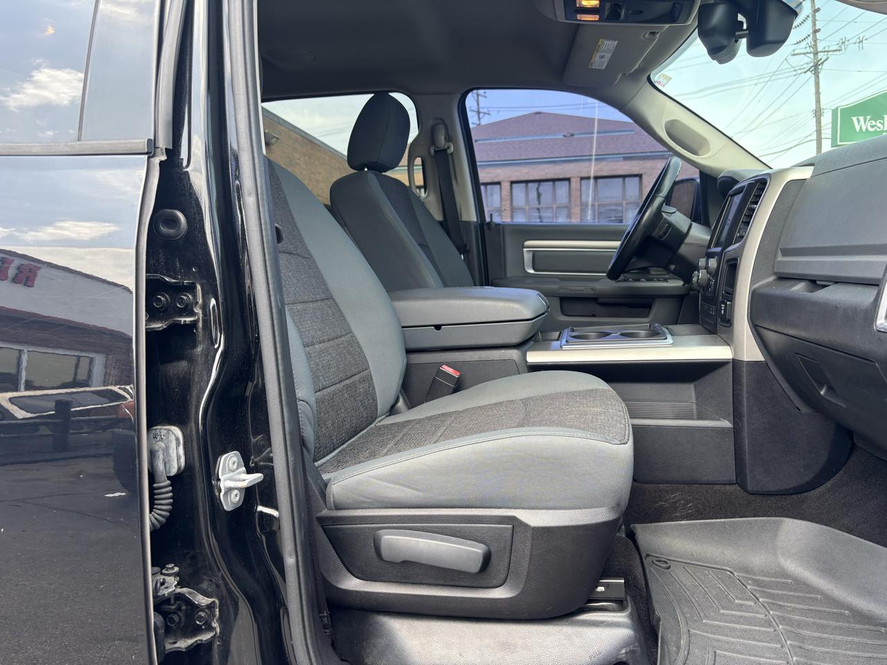 RAM 1500 SLT Crew Cab SWB 4WD 2015