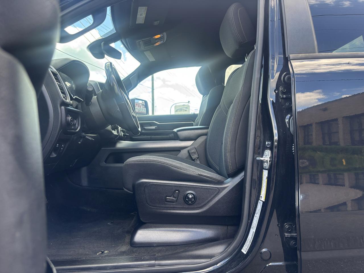RAM 1500 Big Horn Quad Cab 4WD 2021