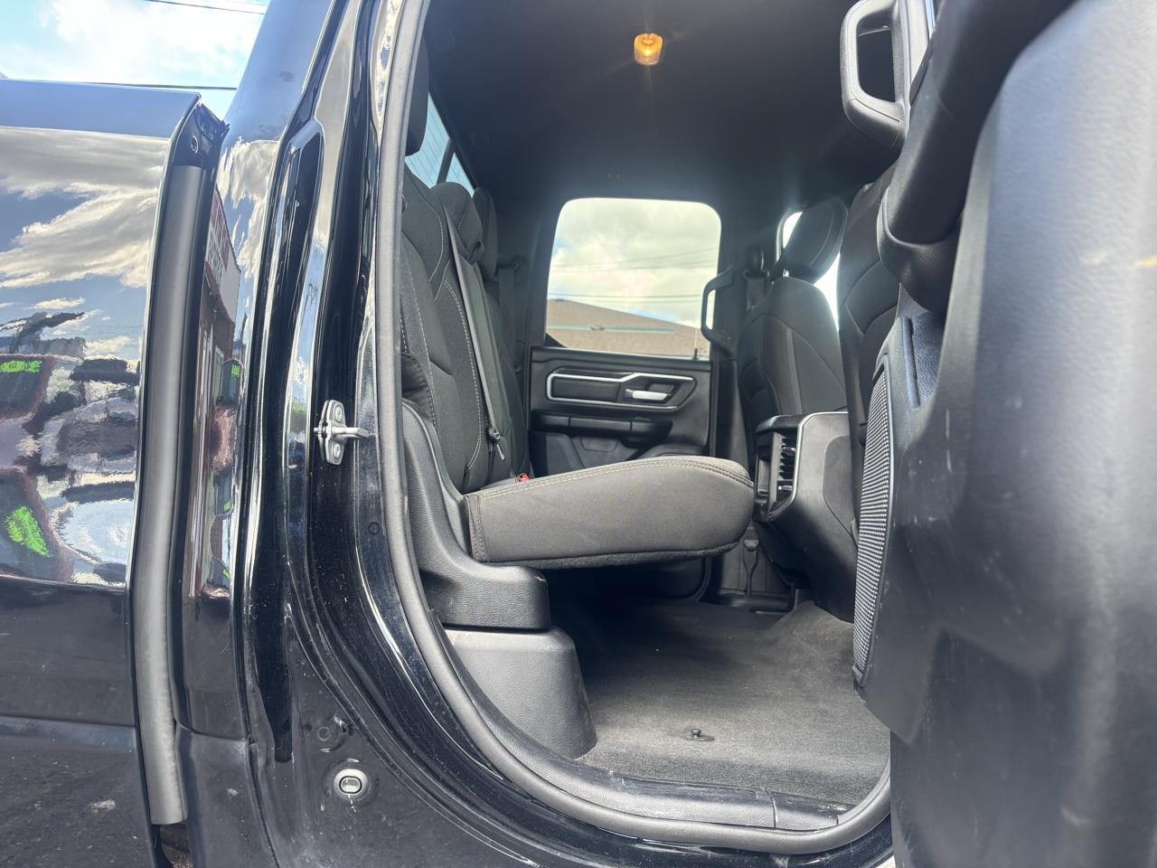 RAM 1500 Big Horn Quad Cab 4WD 2021