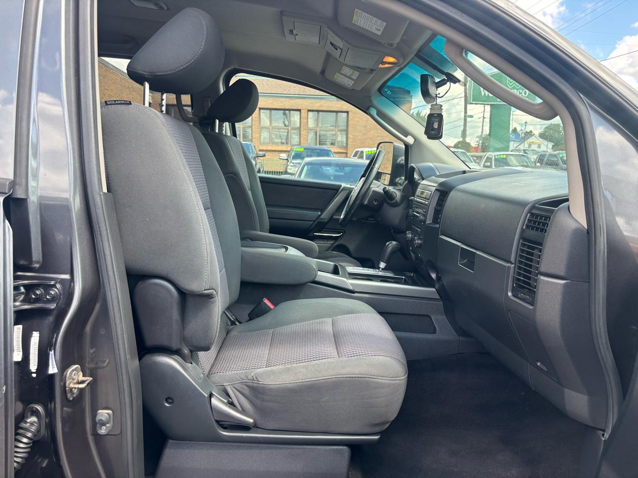 Nissan Titan PRO-4X Crew Cab 4WD SWB 2010
