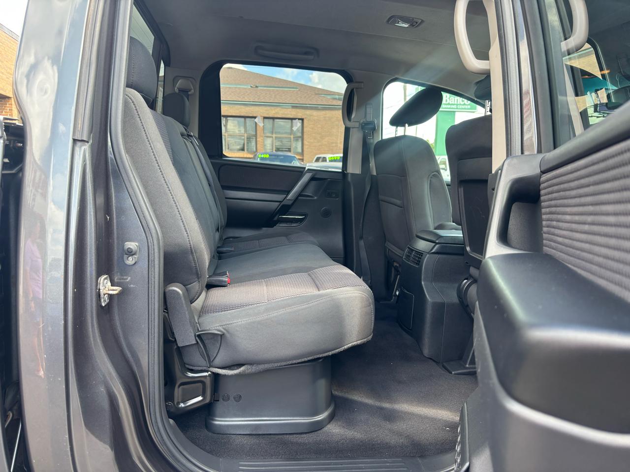 Nissan Titan PRO-4X Crew Cab 4WD SWB 2010