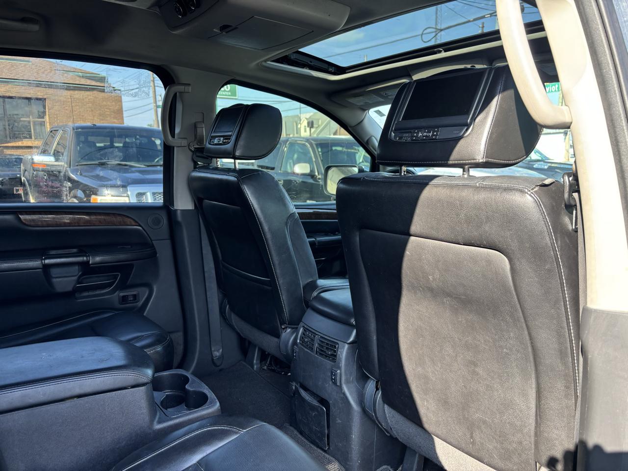 Nissan Armada Platinum 4WD 2014