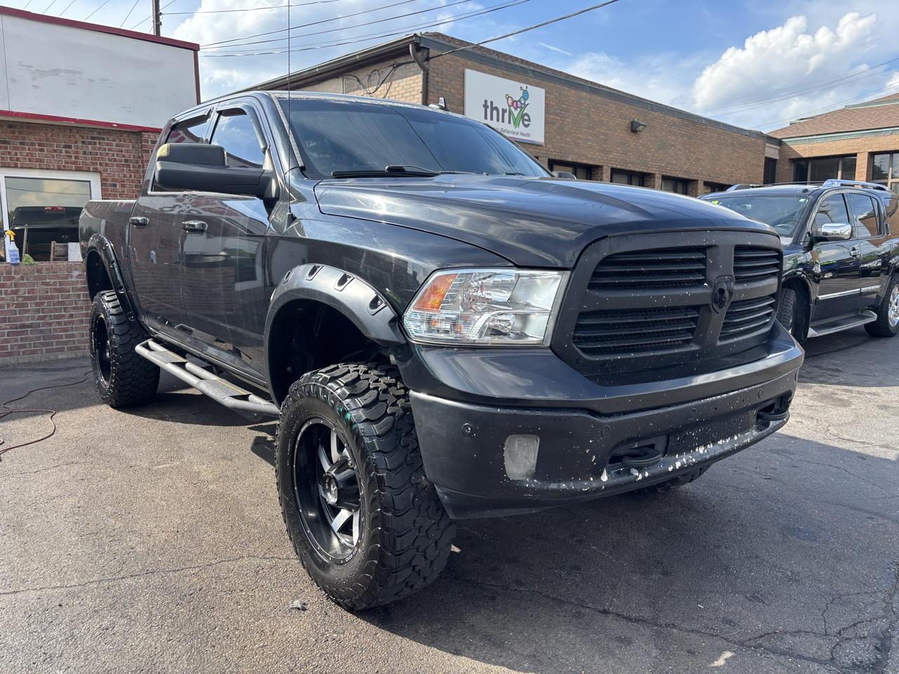 RAM 1500 SLT Crew Cab SWB 4WD 2017