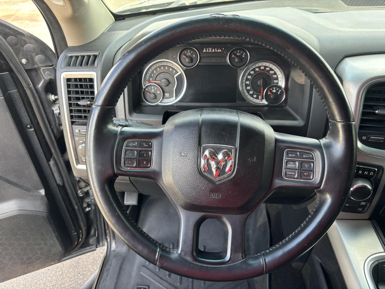 RAM 1500 SLT Crew Cab SWB 4WD 2017