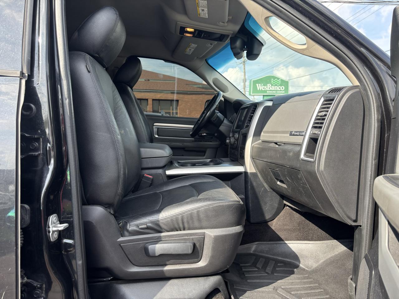 RAM 1500 SLT Crew Cab SWB 4WD 2017