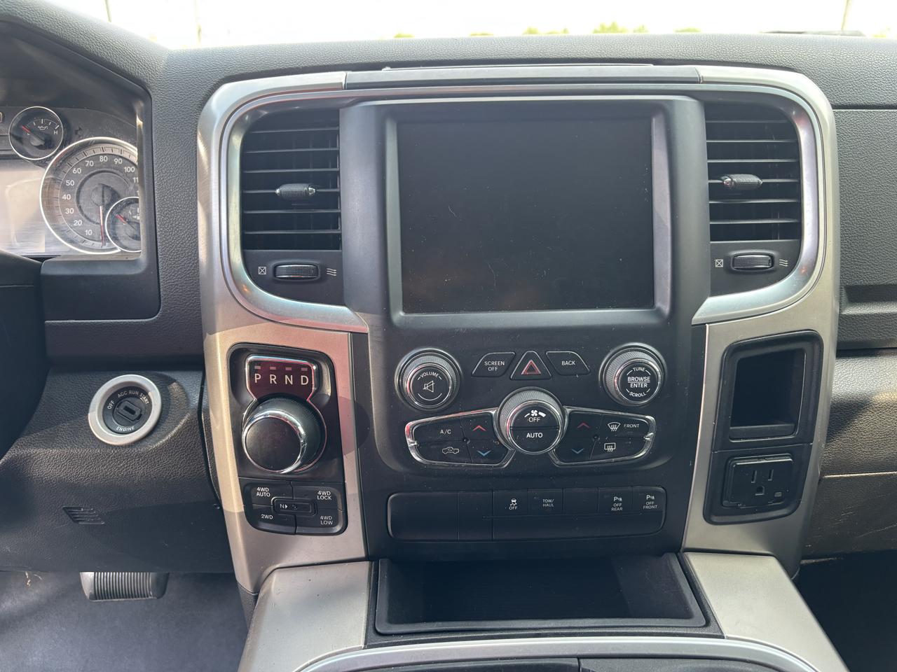 RAM 1500 SLT Crew Cab SWB 4WD 2017