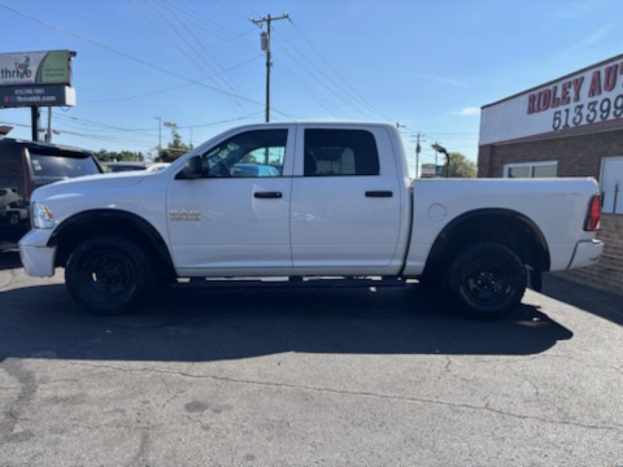 RAM 1500 4WD Crew Cab 140.5" SLT 2017