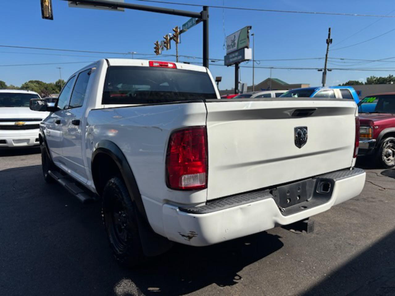 RAM 1500 4WD Crew Cab 140.5" SLT 2017