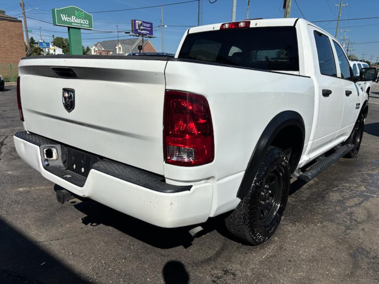 RAM 1500 4WD Crew Cab 140.5" SLT 2017