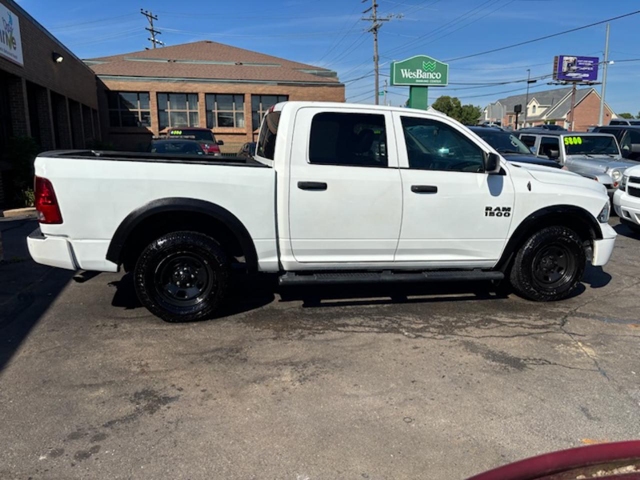 RAM 1500 4WD Crew Cab 140.5" SLT 2017