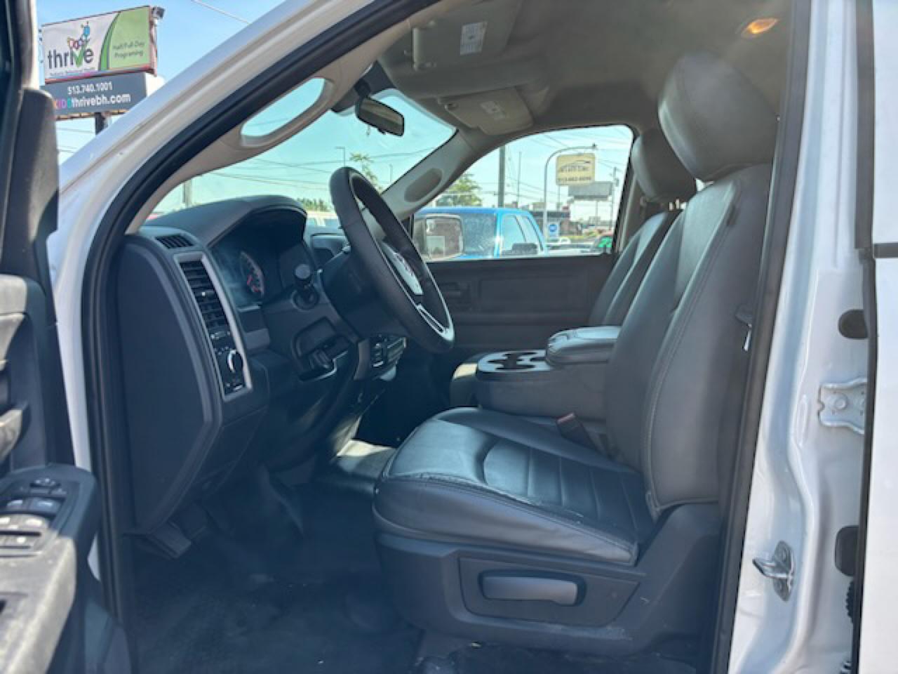 RAM 1500 4WD Crew Cab 140.5" SLT 2017