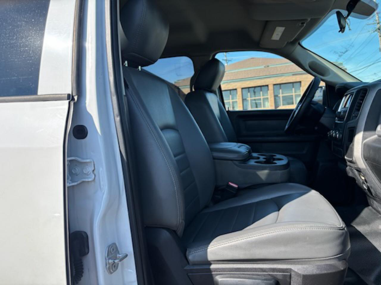 RAM 1500 4WD Crew Cab 140.5" SLT 2017