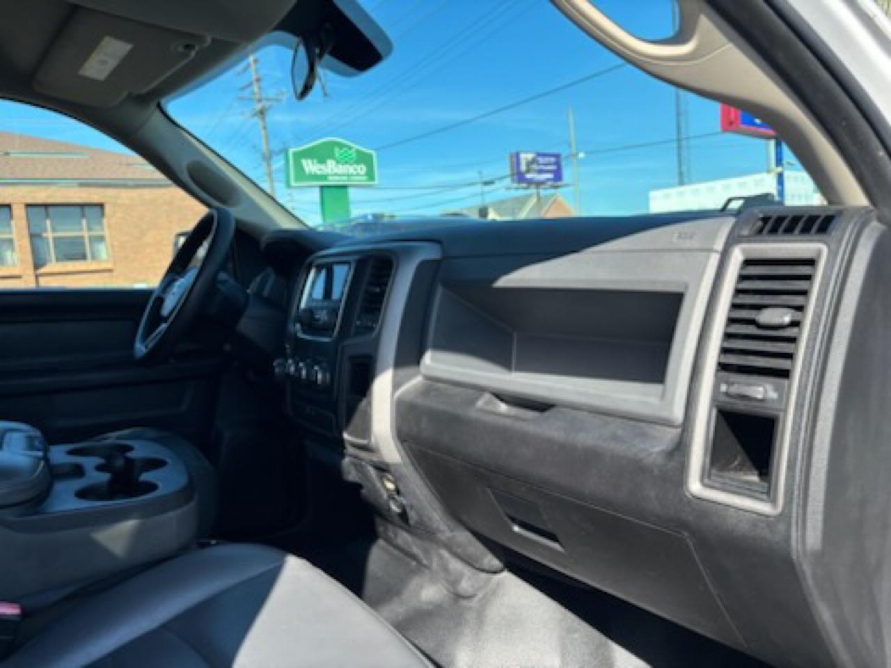 RAM 1500 4WD Crew Cab 140.5" SLT 2017