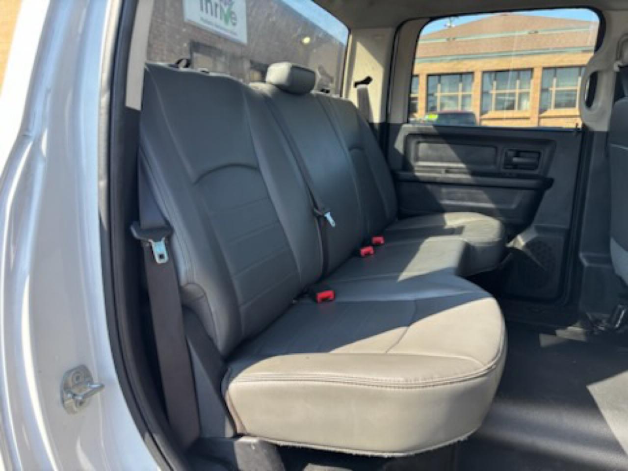RAM 1500 4WD Crew Cab 140.5" SLT 2017