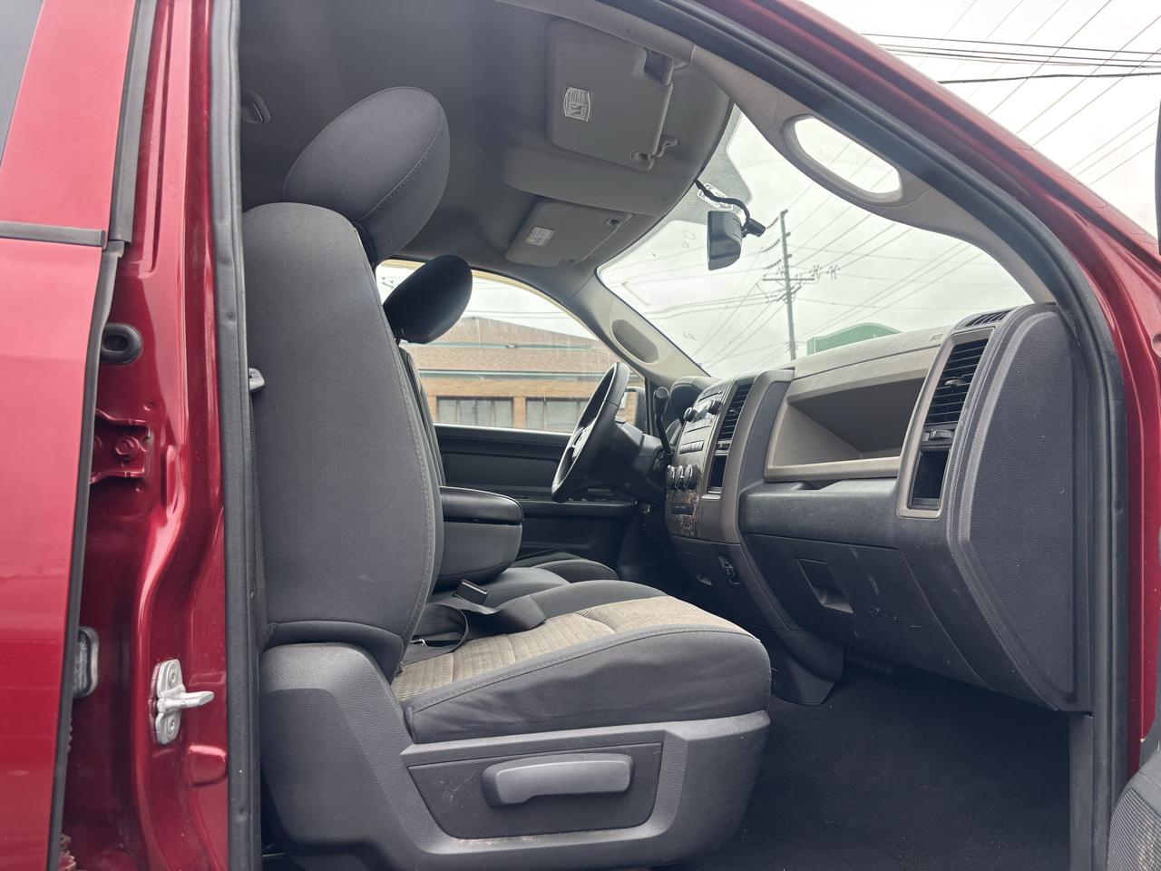 RAM 1500 ST Quad Cab 4WD 2012