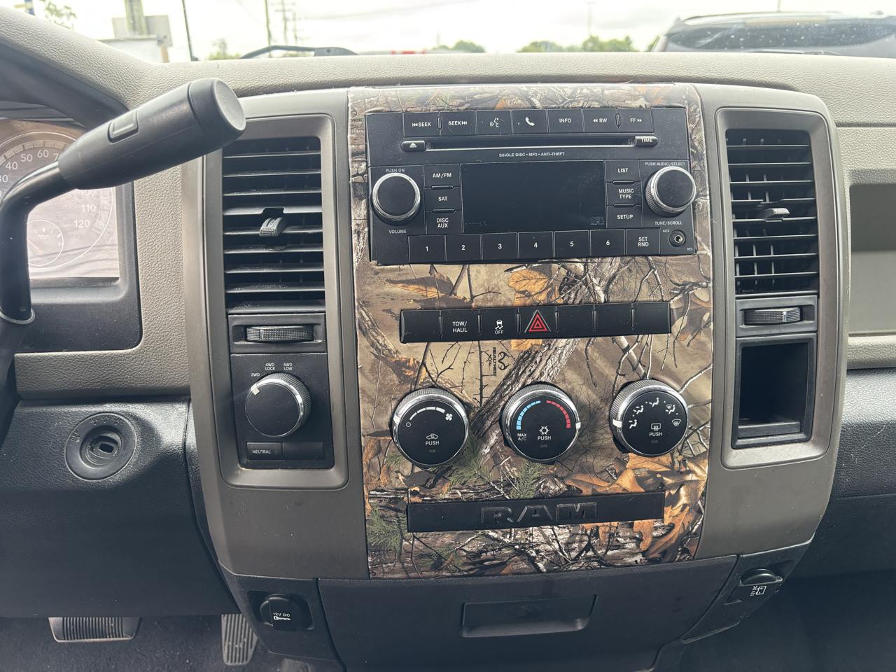 RAM 1500 ST Quad Cab 4WD 2012