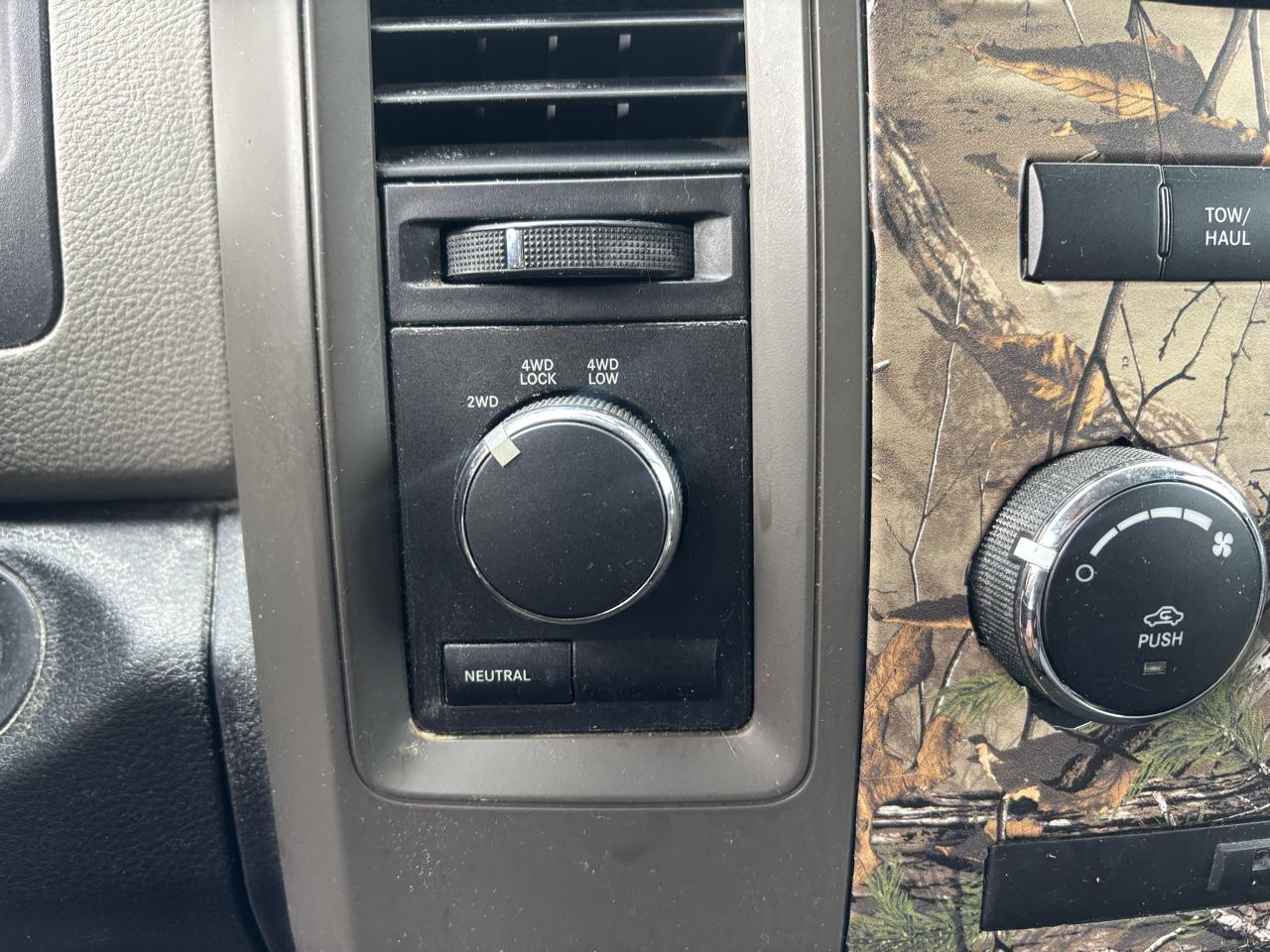 RAM 1500 ST Quad Cab 4WD 2012