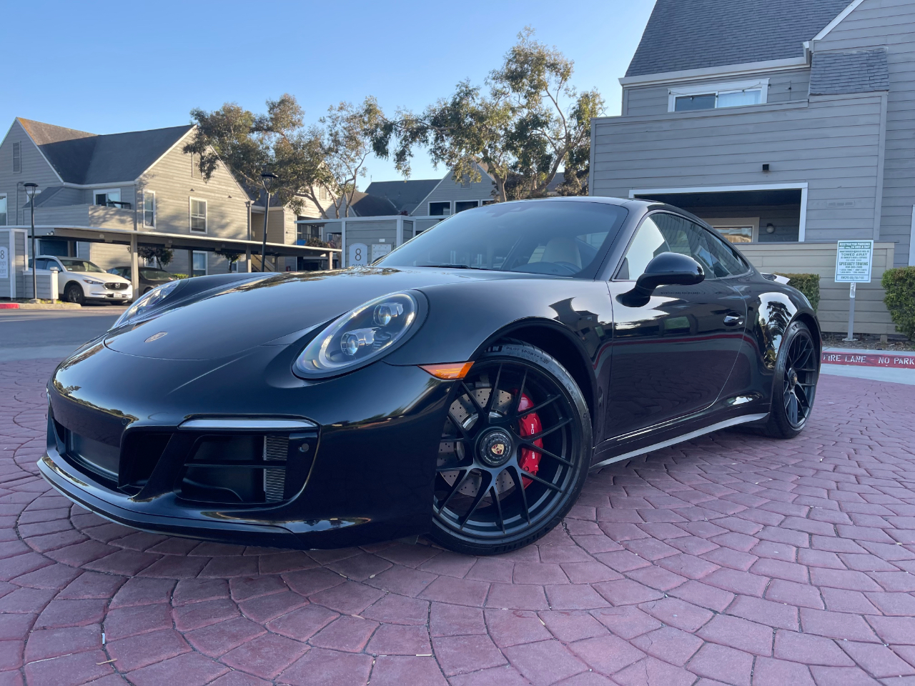 Porsche 911 Carrera GTS Coupe 2019
