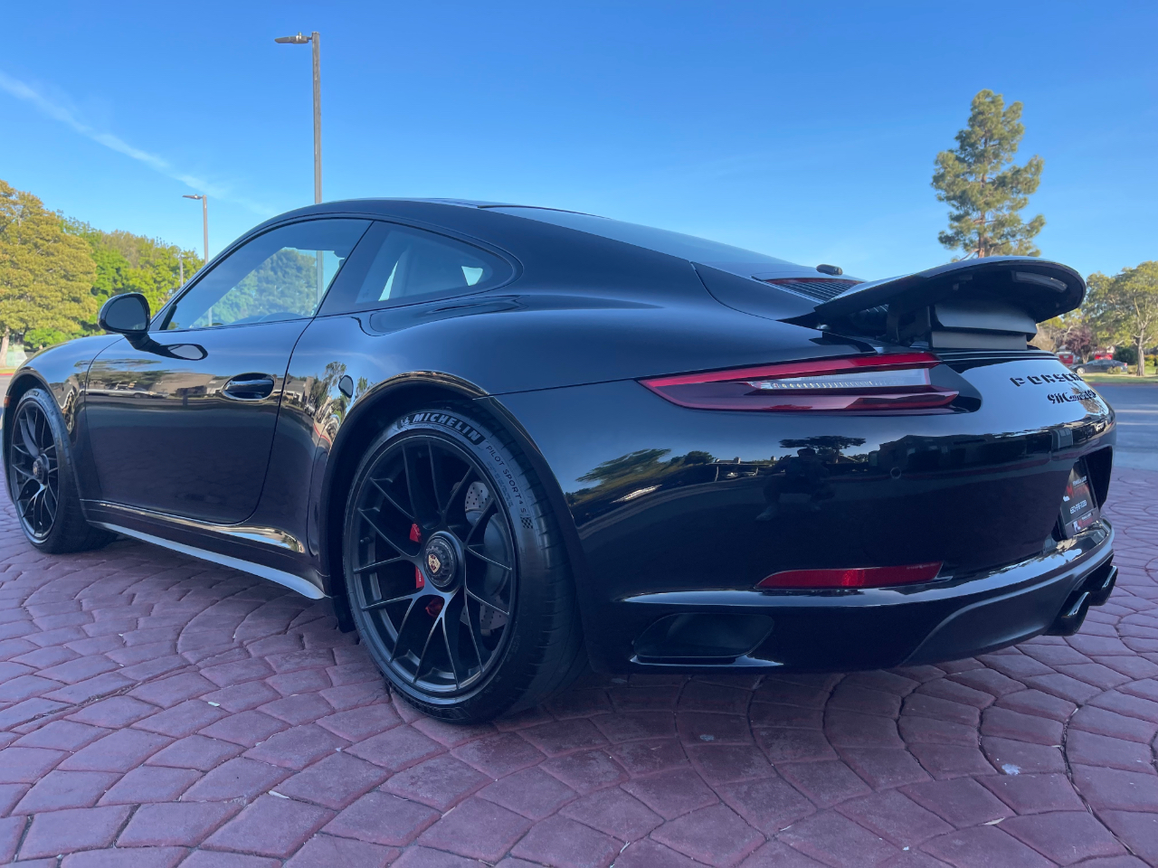 Porsche 911 Carrera GTS Coupe 2019