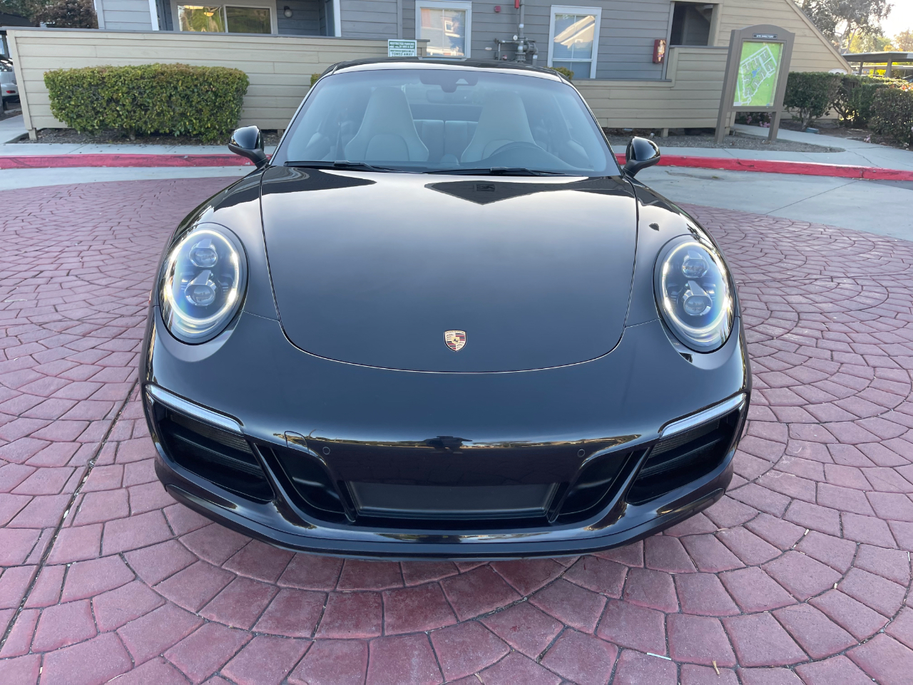 Porsche 911 Carrera GTS Coupe 2019