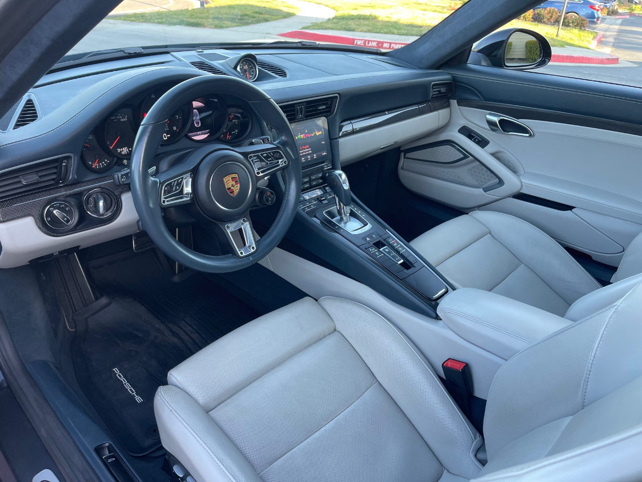 Porsche 911 Carrera GTS Coupe 2019