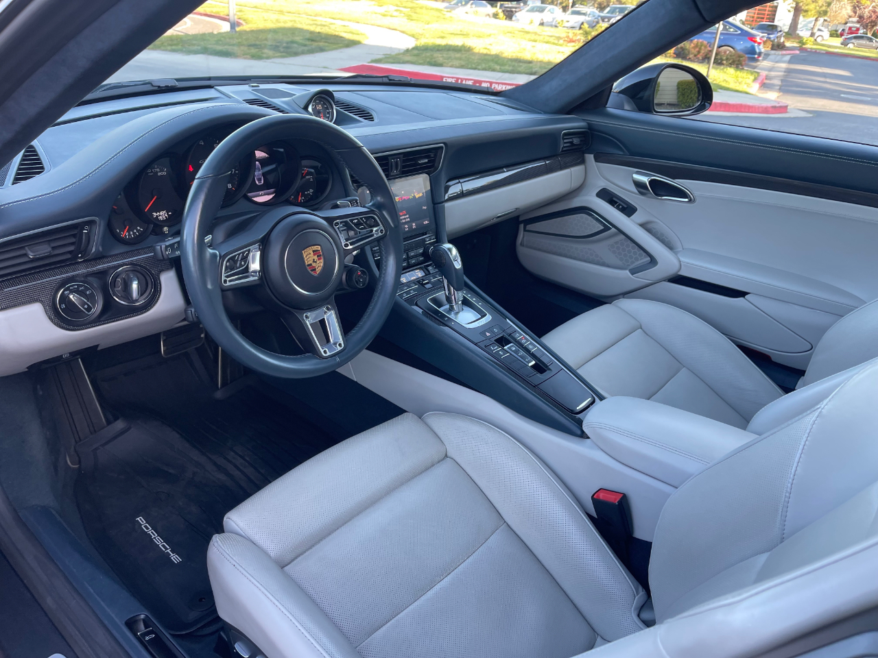 Porsche 911 Carrera GTS Coupe 2019